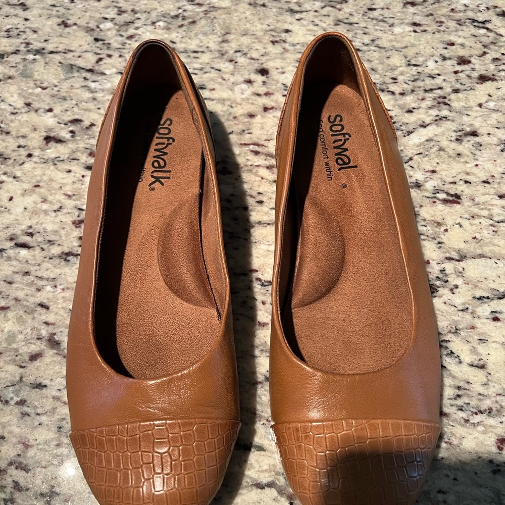 Softwalk Women's Tan Flats - Like New!